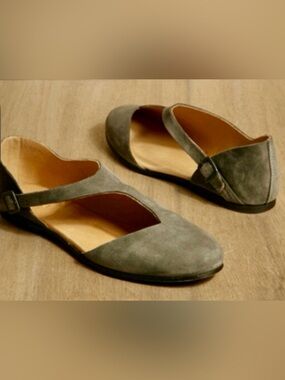 Silent by Damir Doma Suede avant garde Mary Jane Flats in Olive Green/taupe.37/7